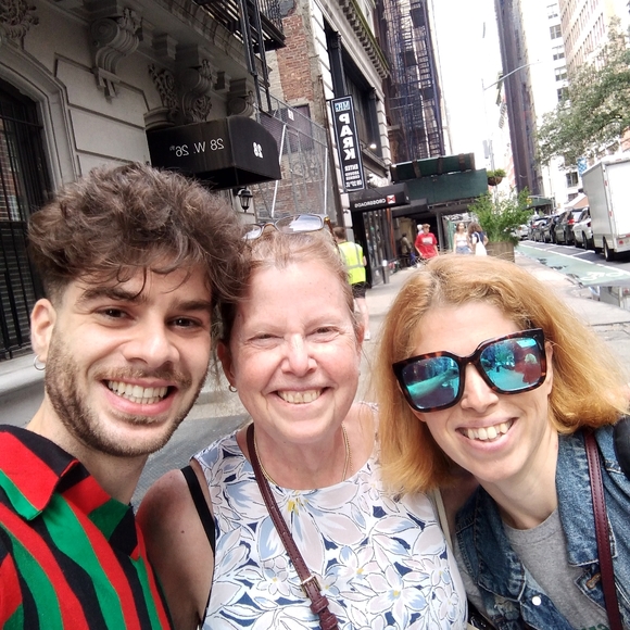 Meet your Posher, Cathy - Picture 2 of 9